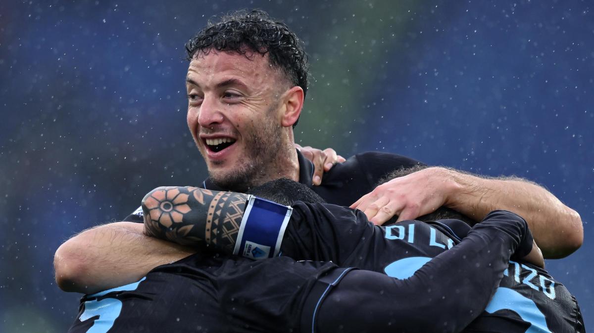 Il Napoli perde i pezzi a pochi giorni dalla Juve: problemi anche per Rrahmani, big match a rischio