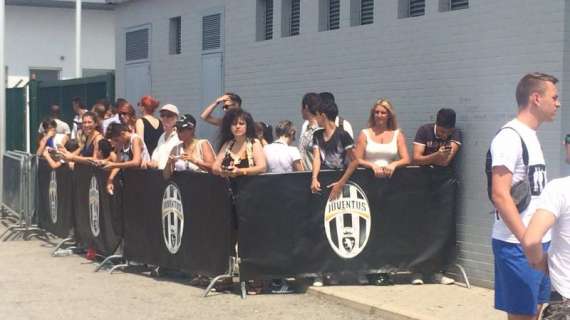 Passione bianconera: oltre 300 tifosi a Vinovo per l'allenamento dei Campioni d'Italia
