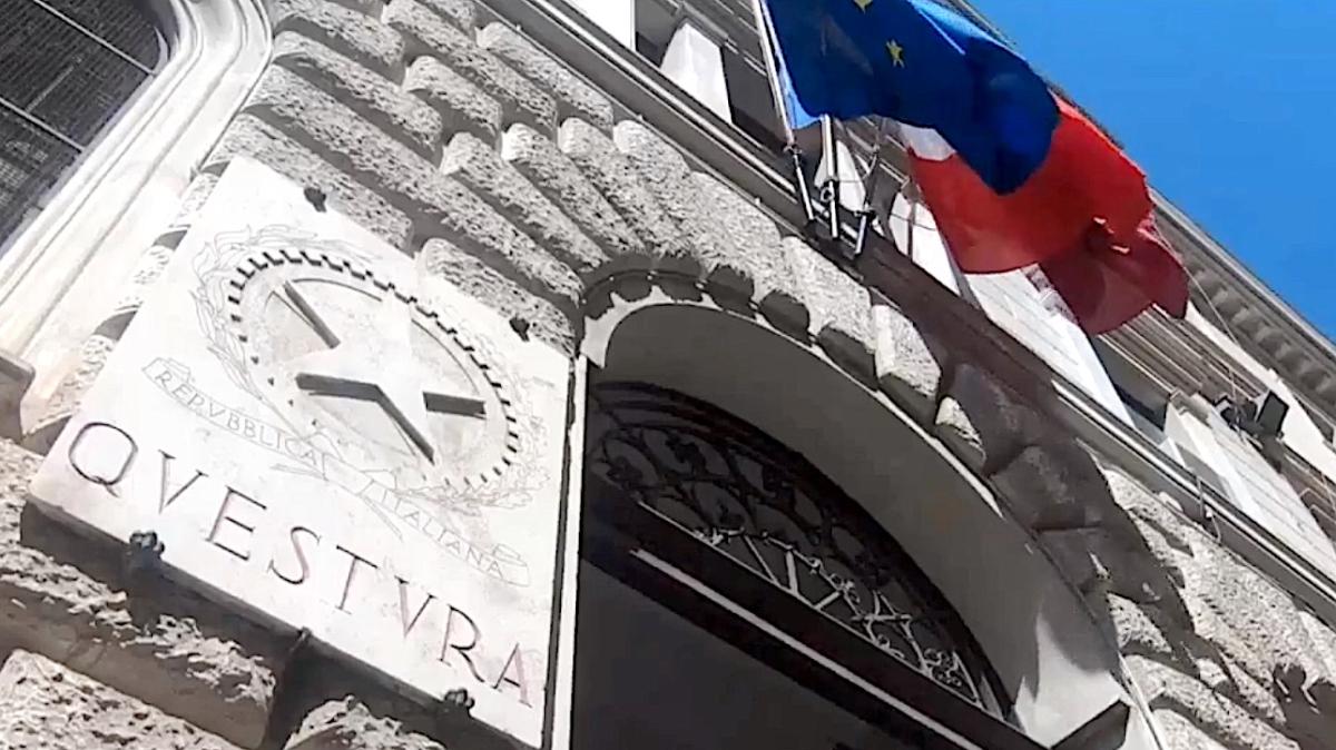 Gesto dell'aeroplano nel derby della Mole: la Questura di Torino emette 4 Daspo a tifosi bianconeri