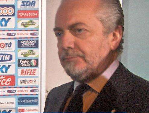 De Laurentiis: "Inler è un grande centrocampista, credo interessi anche alla Juve..."