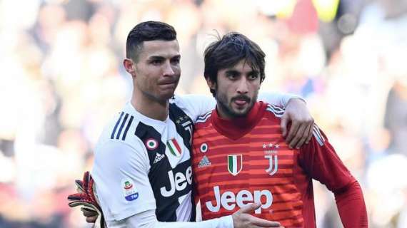 Siparietto tra due ex Juventus su Instagram