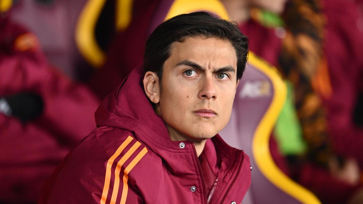 Dybala salta il Panathinaikos: l'ex Juve alle prese con una contusione al ginocchio
