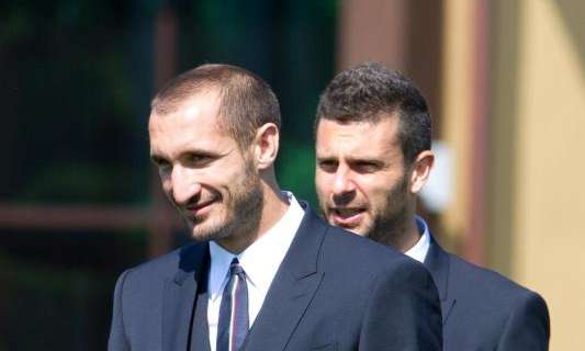 Il Tirreno - Quasi tutta la Juve al matrimonio di Chiellini. La sposa si è fatta attendere. Tifosi juventini aggirano servizio d'ordine
