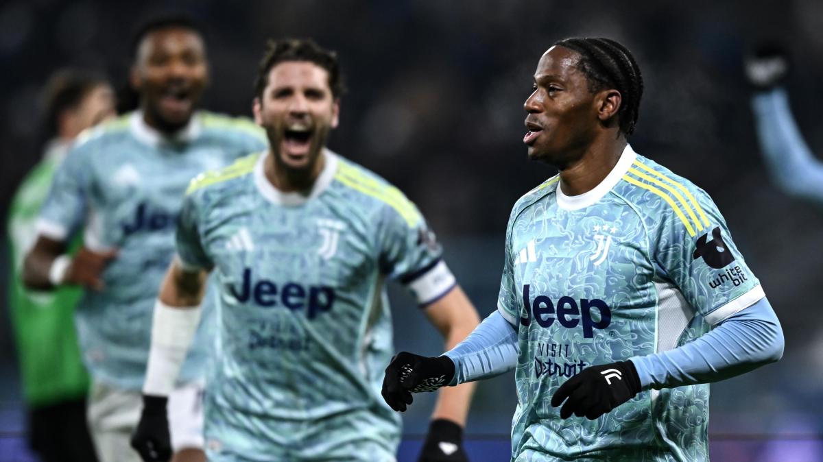 La Juventus celebra la squadra con un abbraccio 