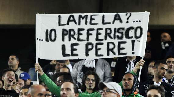 STRISCIONI JUVE-NAPOLI: " W L'IRONIA: VI ABBIAMO PORTATO LE MEDAGLIE, LE VOLETE?"