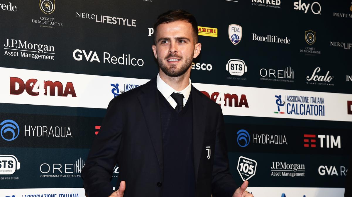 Pjanic verso Bosnia-Italia: "Negli azzurri Buffon e Bonucci danno esperienza e identità"