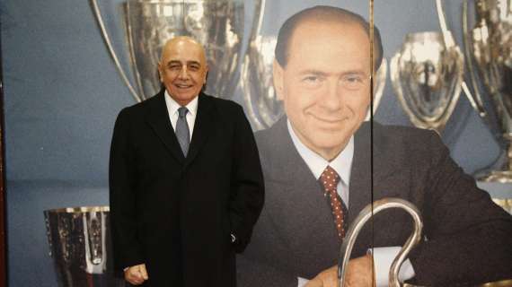 Il Corner - Il bunga bunga del potere nel calcio italiano. Da calciopoli alla disputa di oggi sui diritti televisivi. Da Milan Channel al giardino di casa di Adriano Galliani
