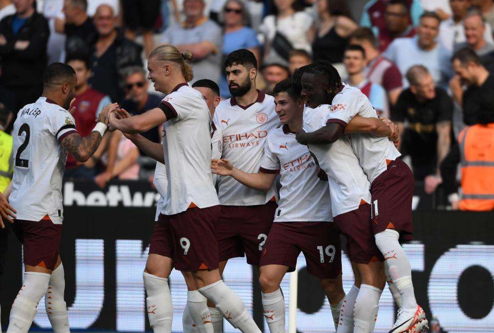 Calcio - Premier League, il Manchester City vince in rimonta