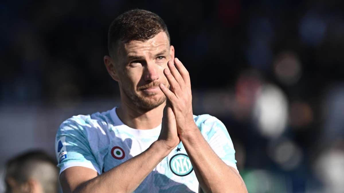 Gestaccio Dzeko ai tifosi Juve: ammenda al giocatore e all'Inter