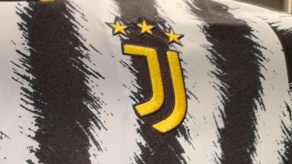 La Juventus ha omaggiato Rey Mysterio, leggenda del wrestling. Per lui una maglia personalizzata