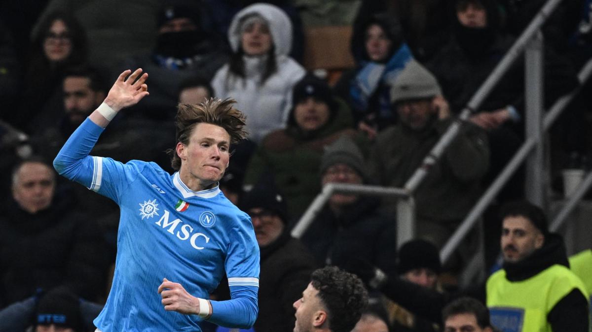 Serie A, la doppietta di McTominay frena la fuga dell'Inter: 2-2 a San Siro. La classifica aggiornata