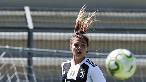 La Juventus Women celebra Cantore dopo il gol con il Koge 