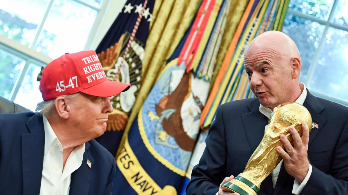 Infantino su Gaza: "Complimenti a Trump per il lavoro fatto"