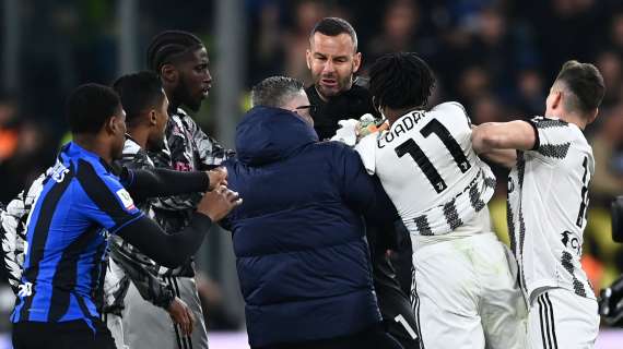La Stampa -  Un dirigente dell'Inter tentava più volte di venire a contatto fisico con l'arbitro