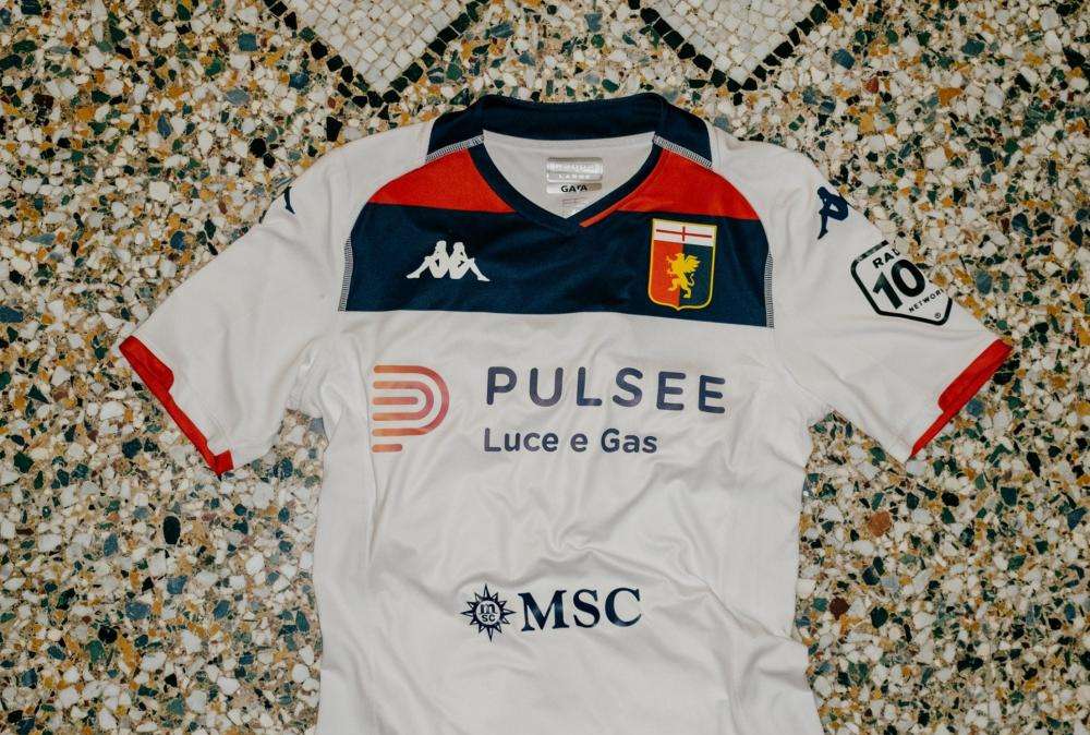 Calcio: Genoa, svelata la maglia da trasferta che omaggia gli anni '80
