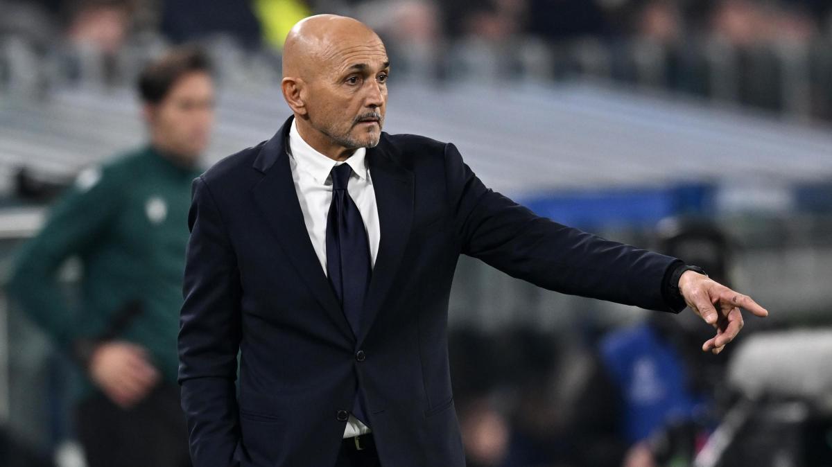 Gioia Spalletti: abbraccia e bacia David dopo la sostituzione