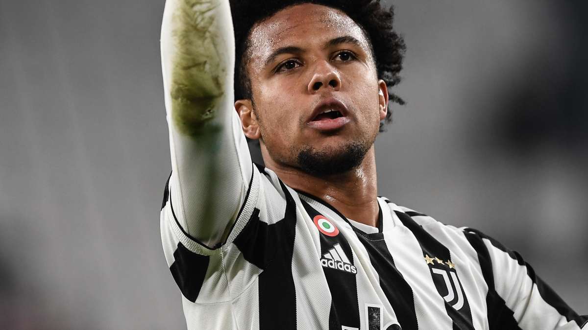 LIVE TJ - Lesione capsulare della spalla sinistra per McKennie: stop di tre settimane. Frattura del terzo distale del perone per Akè, rientrerà tra due mesi. Juve a riposo