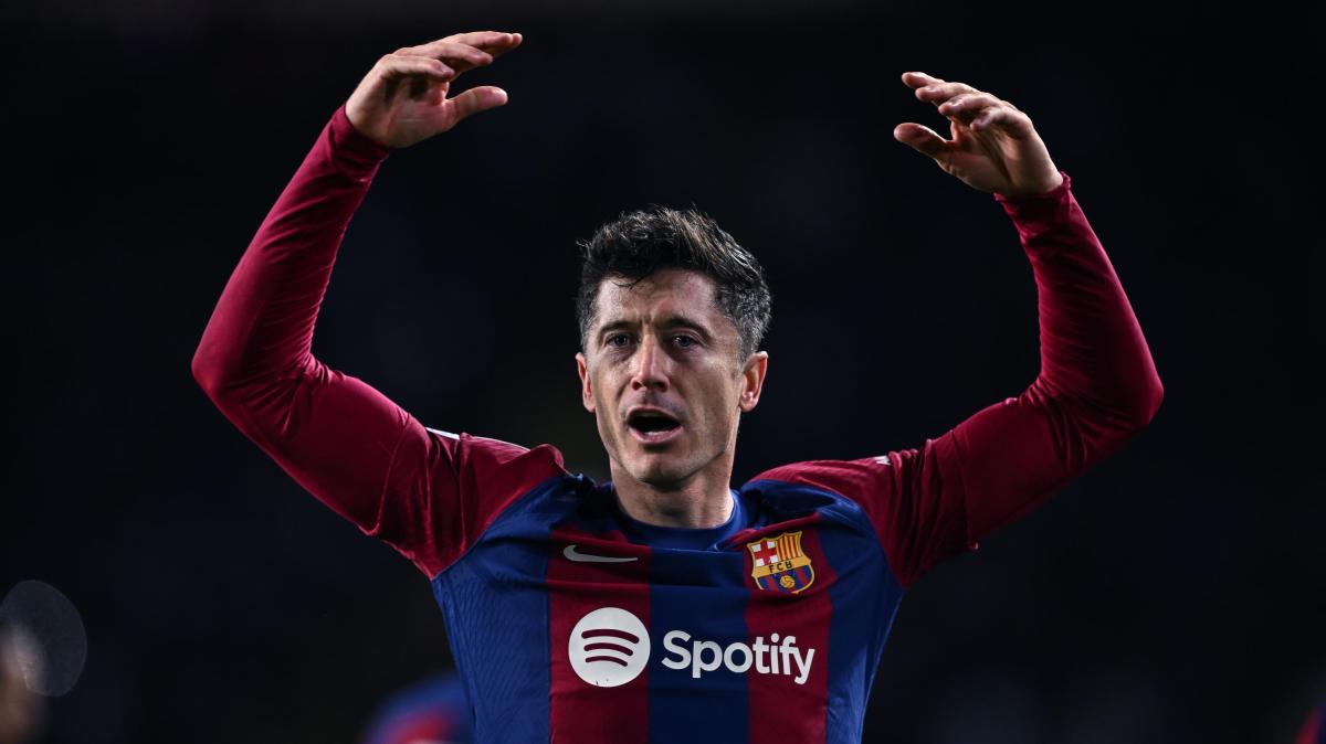 Lewandowski saluta il Barcellona: addio ufficiale dopo quattro stagioni ma il futuro ha un grosso punto interrogativo