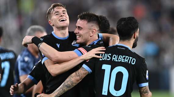 Errori arbitrali, la Lazio non ci sta: "Il rigore su Lazzari era solare e sul primo gol del Napoli c'è fallo su Luis Alberto. A cosa serve il VAR?" 