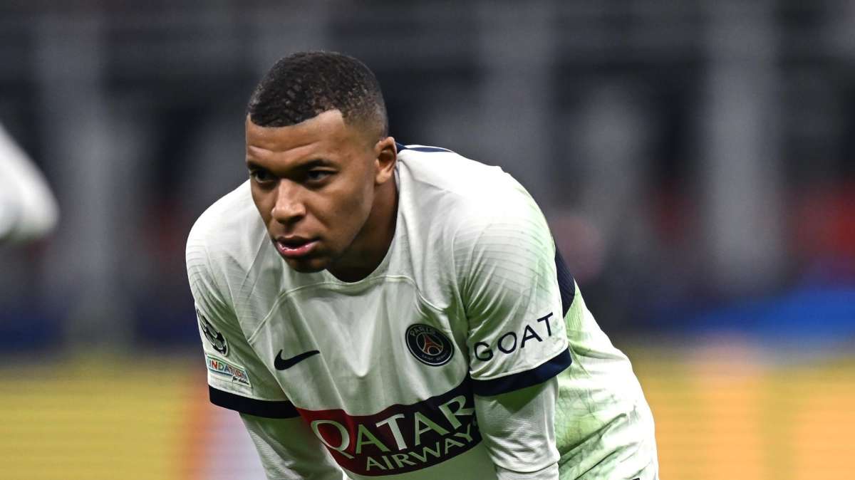 Rapporti tesi tra Mbappé e Luis Enrique al PSG, l'attaccante sempre più vicino all'addio