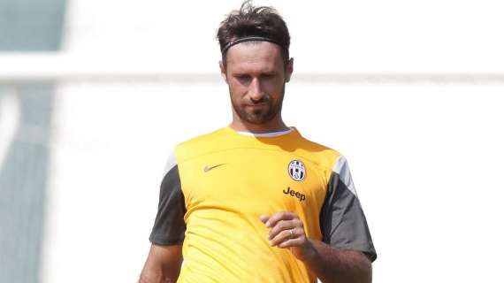 Forte contusione al ginocchio per Vucinic, nelle prossime ore rientrerà a Torino per gli accertamenti