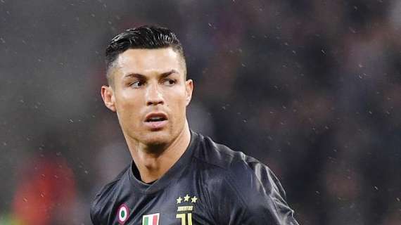 La clamorosa invasione di campo al gol di Ronaldo