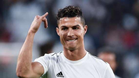 Cristiano Ronaldo si allena in palestra e augura una buona giornata ai suoi fan 