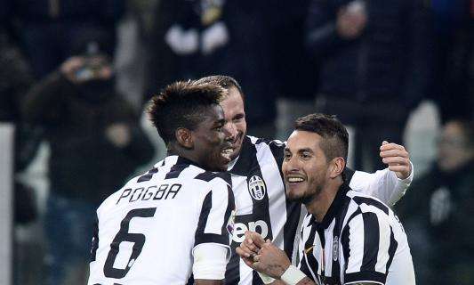 La Juventus su Twitter: "Stasera prima di due gara fondamentali. Compatti bianconeri!"
