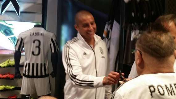 Trezeguet e Cabrini allo Juventus Store di Milano [FOTO TJ]