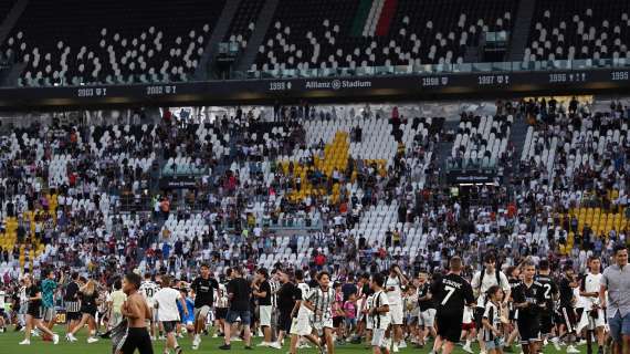 La Juventus esce tra i fischi dello Stadium alla fine del primo tempo