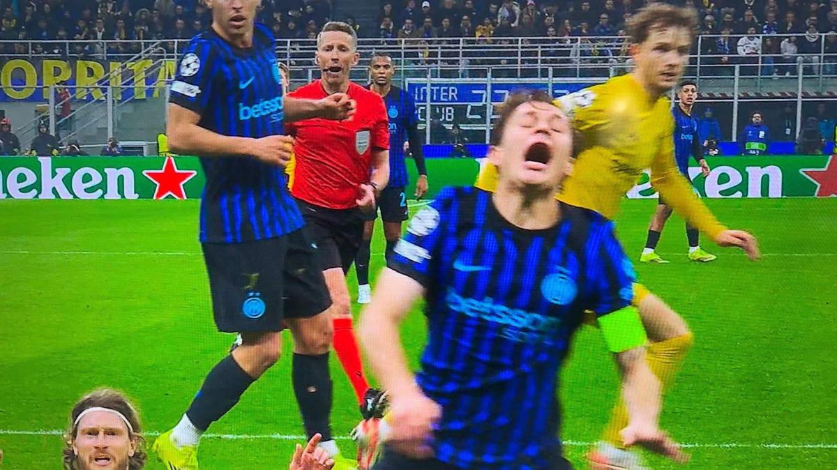 Ci hanno provato anche stasera. Virali sui social le ultime "simulazioni" di Barella