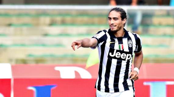 LIVE VINOVO - Allenamento tattico per la Juve. Domani alle 13 parlerà Allegri. Caceres favorito su Ogbonna. Torna Asamoah. Pirlo al massimo in panchina. Vidal titolare. In attacco Tevez e Llorente  