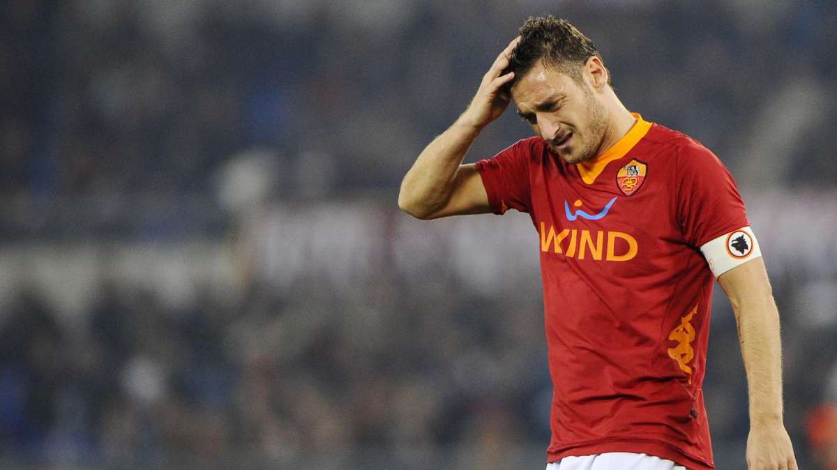 Il Giornale - Buffon-Totti, baci e parate: tutto il calcio in undici metri