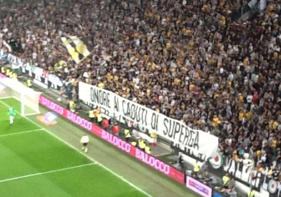 La Curva Sud rende onore ai caduti di Superga, brividi...