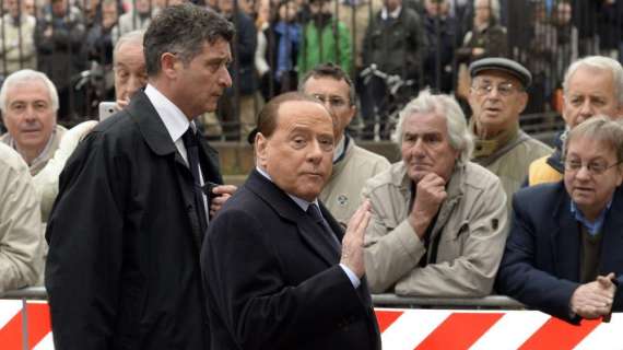 Berlusconi: "Non ricomprerò il Milan, una famiglia non può sostenere le spese. Juve e Napoli proprietà italiana ma perdono in Europa e nel mondo"