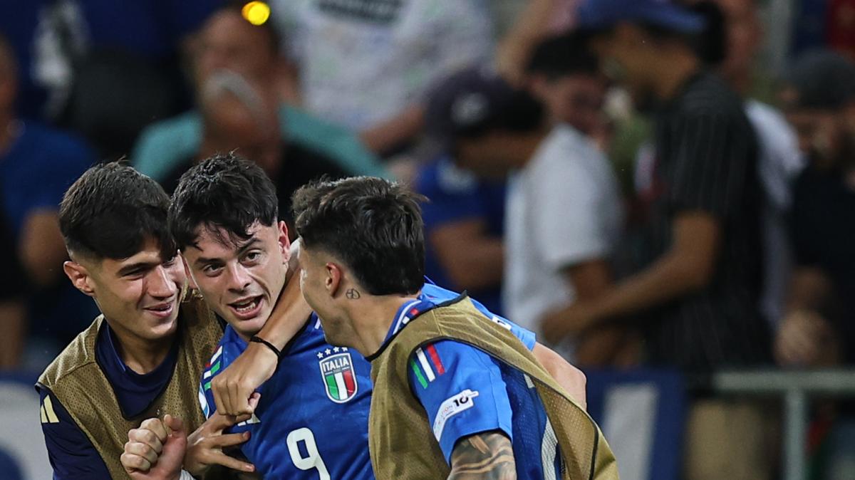 Qui Napoli - Ambrosino: "Io darò sempre tutto in allenamento, ]oi spetta a Conte scegliere chi mandare in campo"