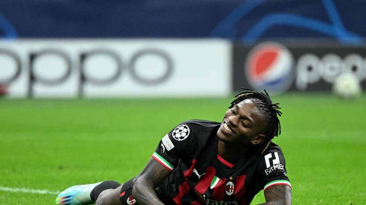 La Premier vuole soffiare Leao al Milan 