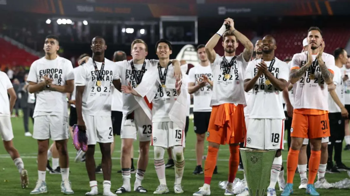 Anche la Juve segue Ekitike ma il prezzo è folle