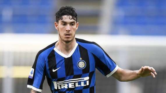 Bastoni su Conte: "Mi ha dato tantissimo: non so in quanti avrebbero avuto il coraggio di far esordire un 20enne all'Inter come ha fatto lui"