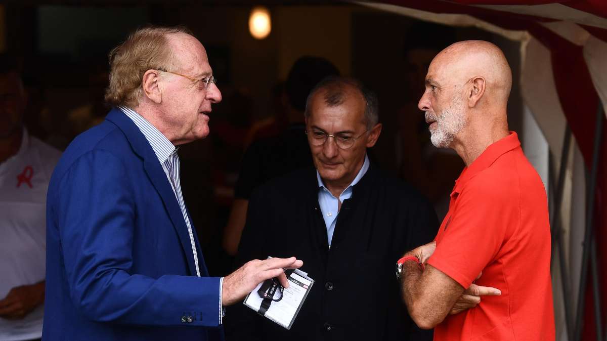 Il Milan si defila dalla Superlega. Scaroni: "Possibilità accantonata. Ma UEFA risolva i problemi"