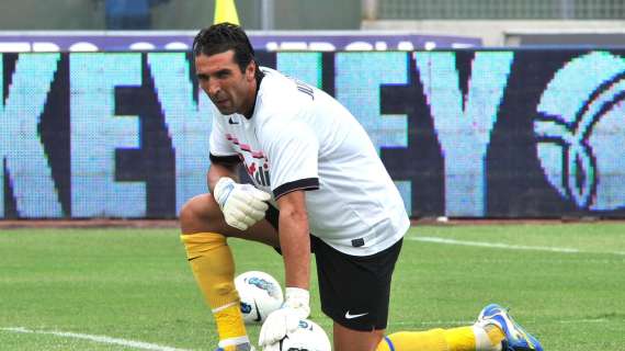 INFORTUNIO ALLA SPALLA PER BUFFON: NESSUNA LESIONE, MA E' IN FORTE DUBBIO PER IL GENOA
