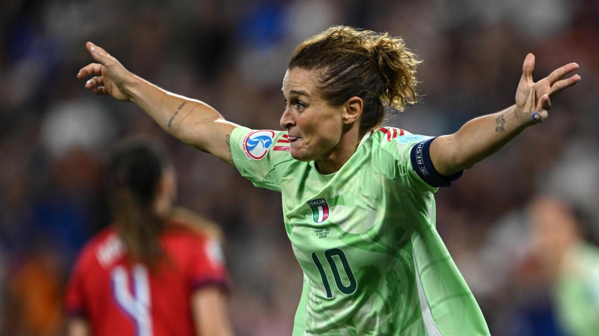 Girelli: "Questo club per me è casa, famiglia, l'amore di una vita e questa esperienza non toglie nulla a quello che la Juventus rappresenta per me. Spero che continuerete a sostenere questa squadra come ha sempre fatto"