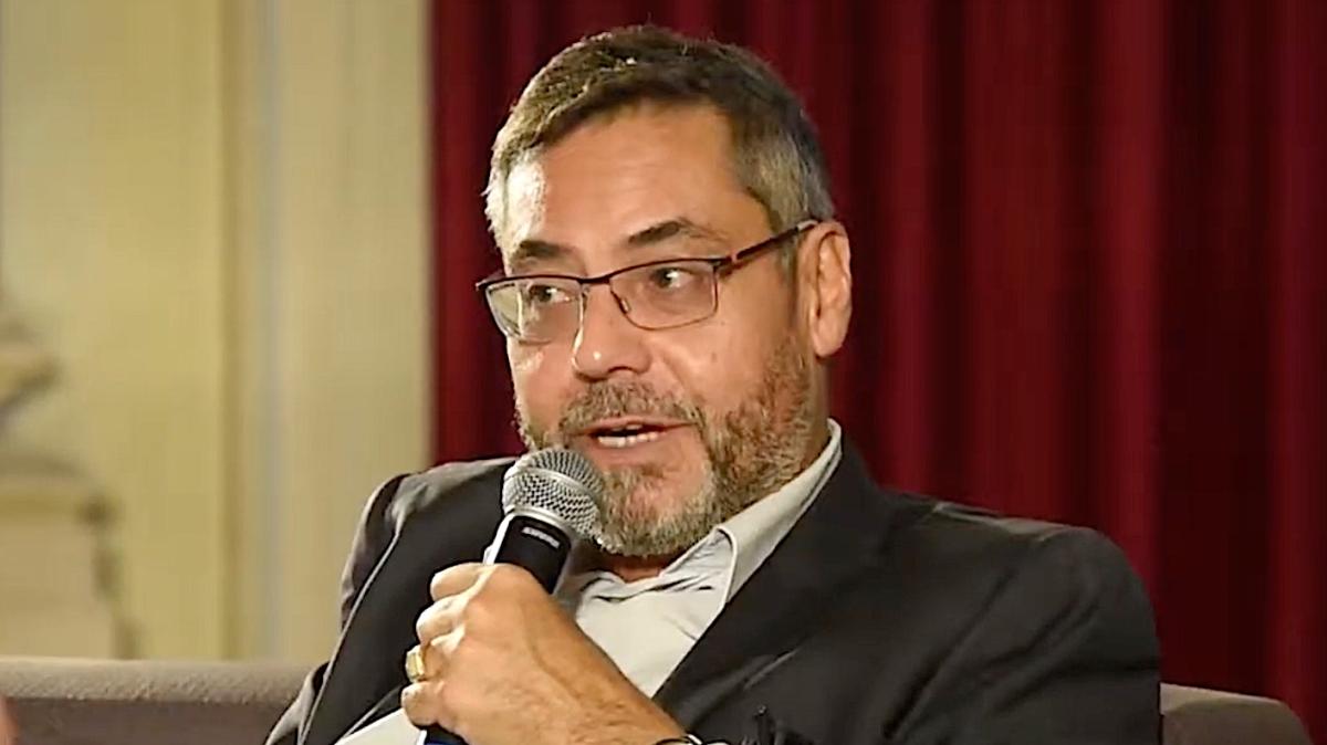 Vianello attacca il sistema: “Gravina pessimo dirigente, deve dimettersi subito. Prepotenti dirigenti condizionano narrazione con media conniventi, basta così”