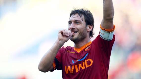 Roma, Totti replica ironicamente a Zarate: "240 volte auguri!"