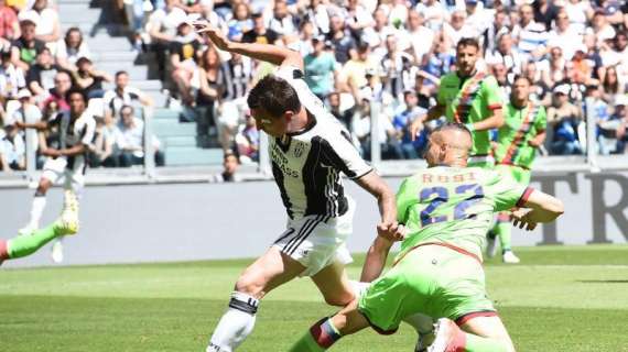 La Juve batte il Crotone e vince il 35 esimo scudetto: Mandzukic e Dani Alves in forma super, Alex Sandro in gol