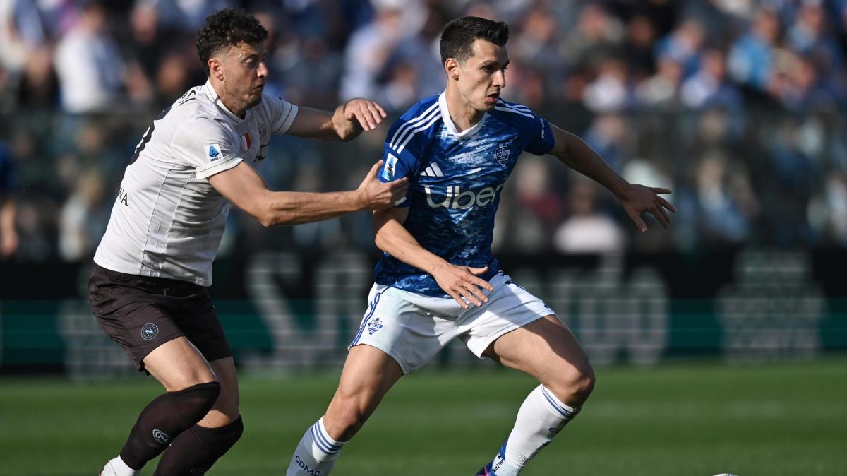 Verona-Como 0-1. Douvikas sfrutta l’unico errore della difesa gialloblù. Como qualificato aritmeticamente ad una coppa europea: la classifica aggiornata 