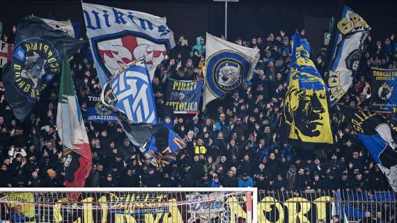 Lo striscione dell'Inter sulla lotta Scudetto: "-10 e un girone da giocare. Crediamoci! Insieme si può fare"