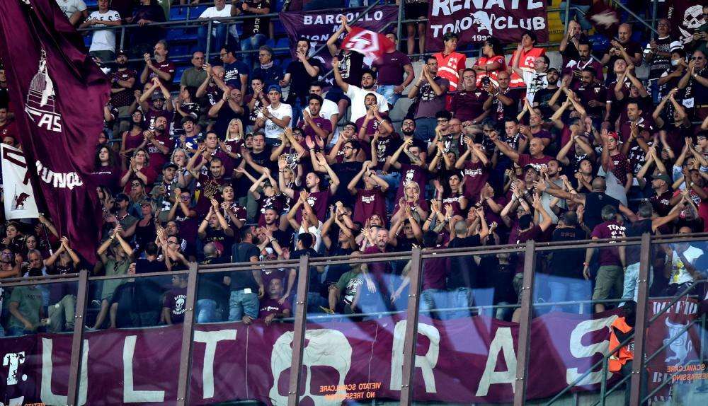 Torino, la Curva Maratona non vuole giocare il derby il 4 maggio: "Pronti a disertare la gara contro la Juve"