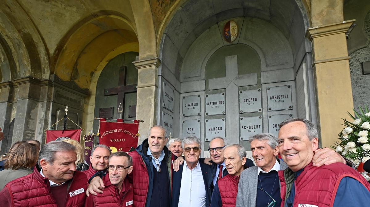 Squadra fischiata a Superga, poi il canto "C'è solo il Grande Torino"