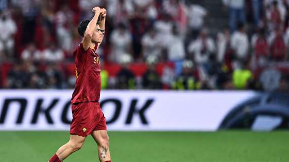 Dybala segna nel finale e manda la Juventus in Conference League, la Roma vince 2-1